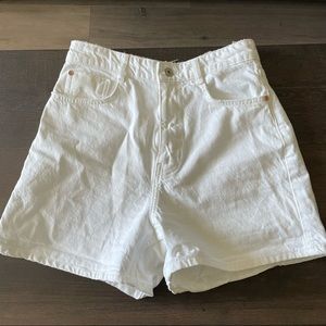 Zara || White || Size: 8 || Mom shorts